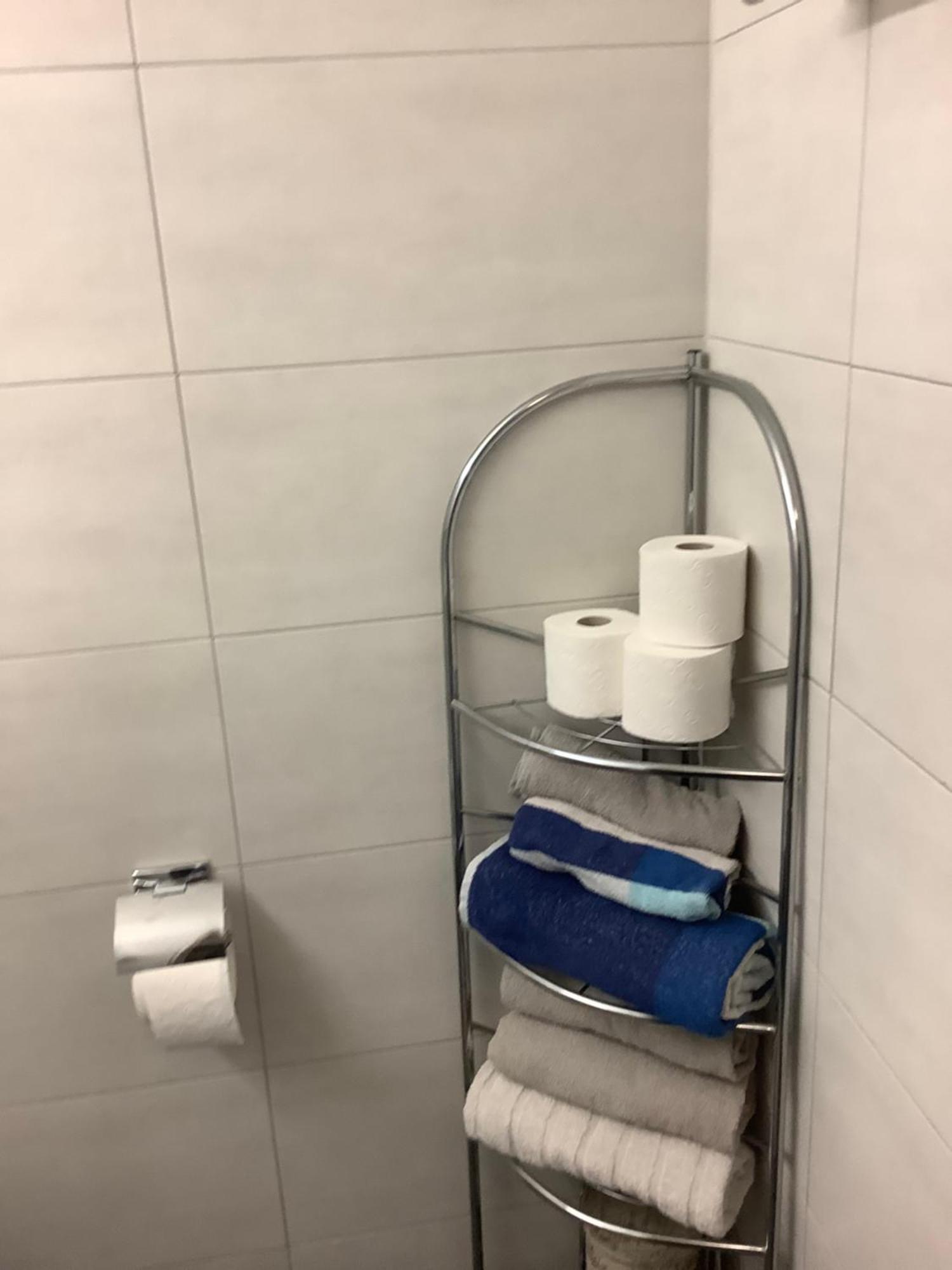 Chambre Spacieuse Et Confortable Avec Ecran Plat Oetwil an Der Limmat 外观 照片
