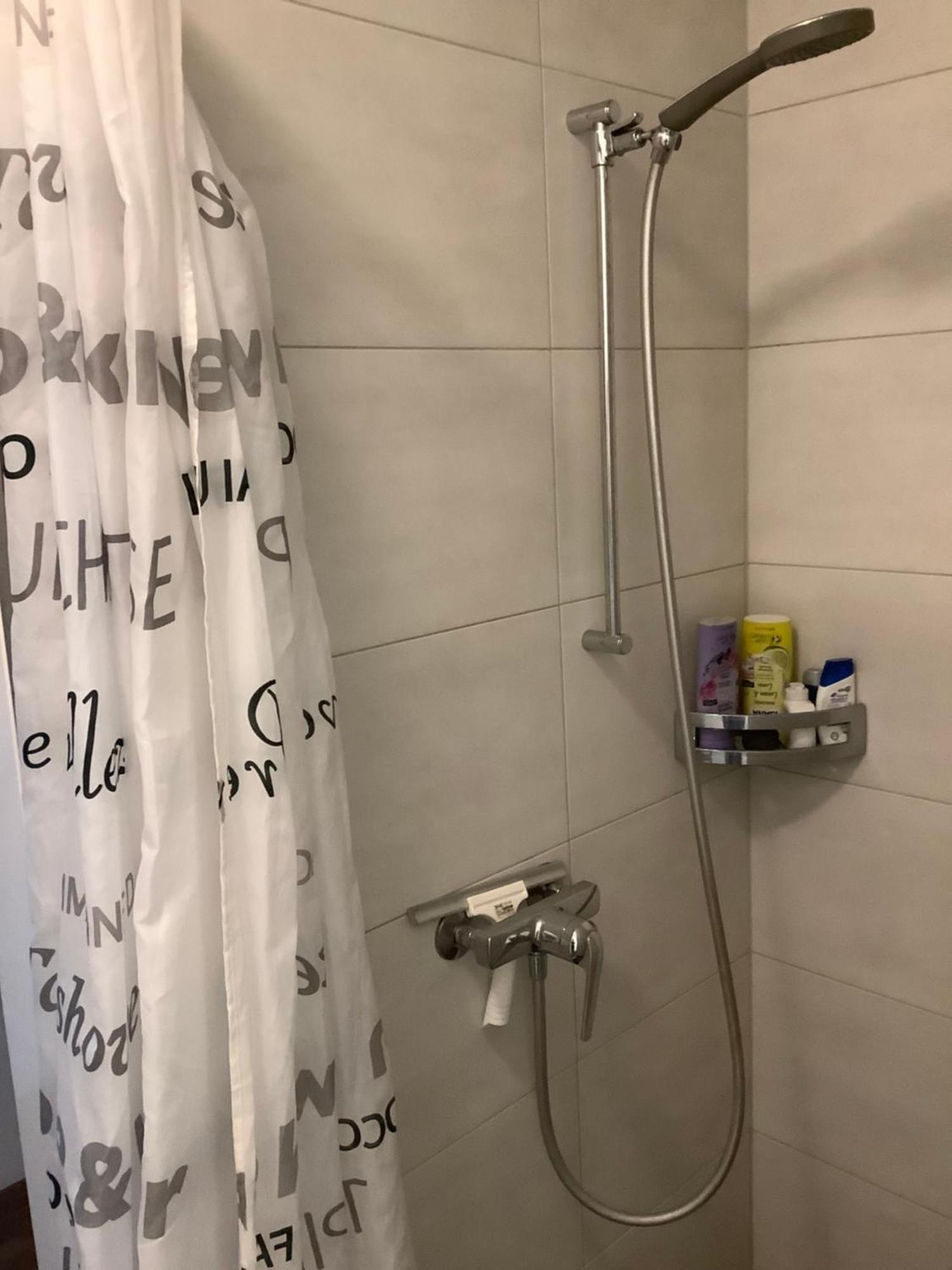 Chambre Spacieuse Et Confortable Avec Ecran Plat Oetwil an Der Limmat 外观 照片